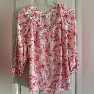 LC Lauren Conrad Pink/White Floral V-Neck Top. Size Medium. Really Pretty! 🌸🩷🌸